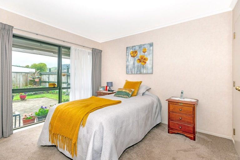 Photo of property in 8 Coulston Place, Riverdale, Gisborne, 4010