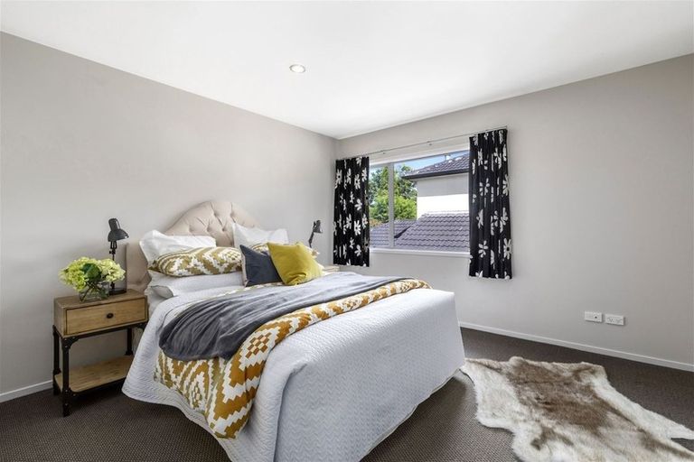 Photo of property in 280a East Coast Road, Forrest Hill, Auckland, 0620