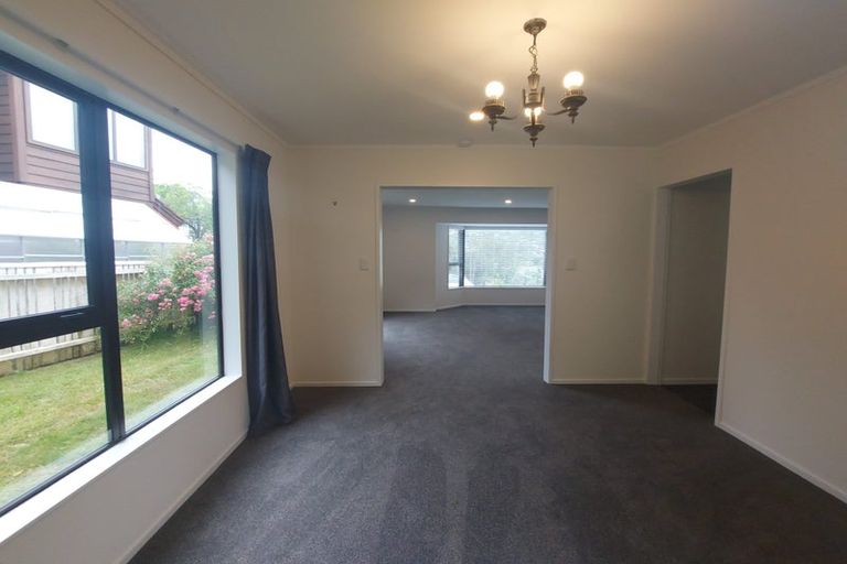 Photo of property in 11 Thatcher Crescent, Crofton Downs, Wellington, 6035