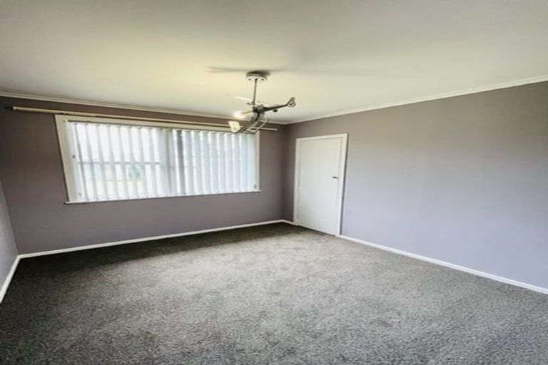 Photo of property in 106 Cobham Crescent, Kelston, Auckland, 0602