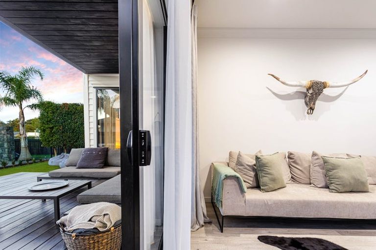 Photo of property in 8 Korako Drive, Kumeu, 0810