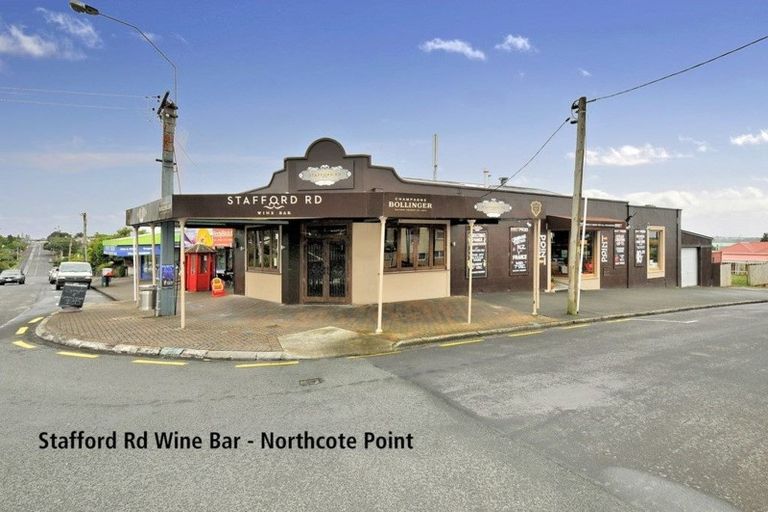 Photo of property in 8a Nutsey Avenue, Northcote, Auckland, 0627