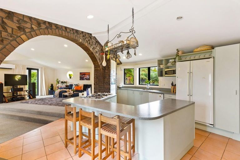 Photo of property in 22 Matuhi Rise, Henderson, Auckland, 0612