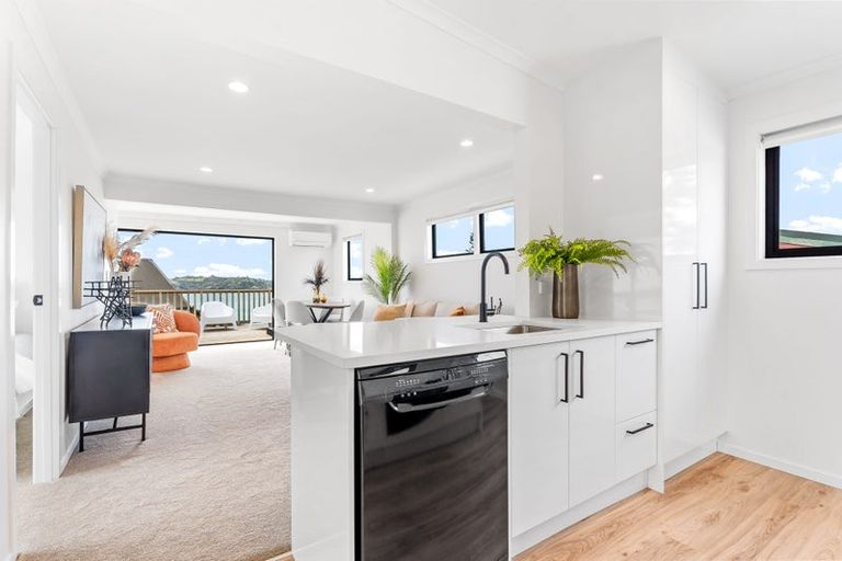 Photo of property in 23 Melandra Road, Stanmore Bay, Whangaparaoa, 0932