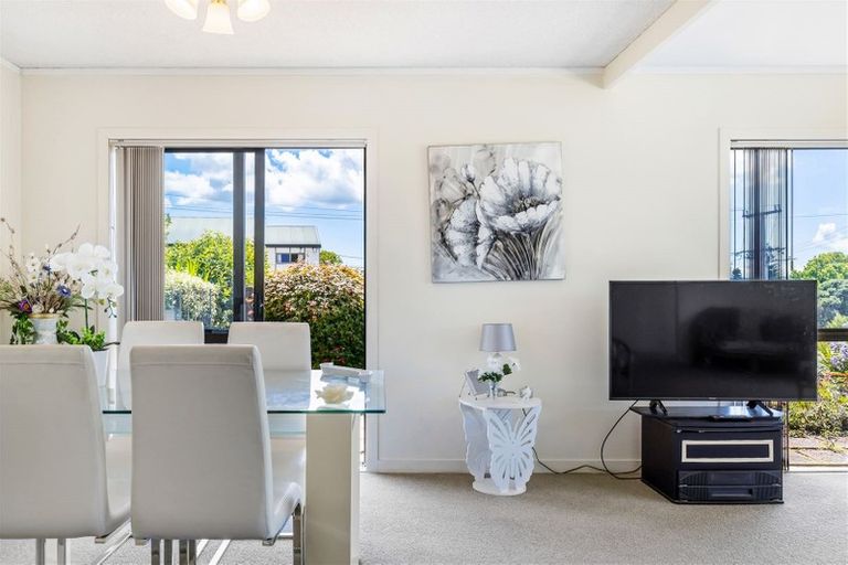 Photo of property in 1/101 Colwill Road, Massey, Auckland, 0614