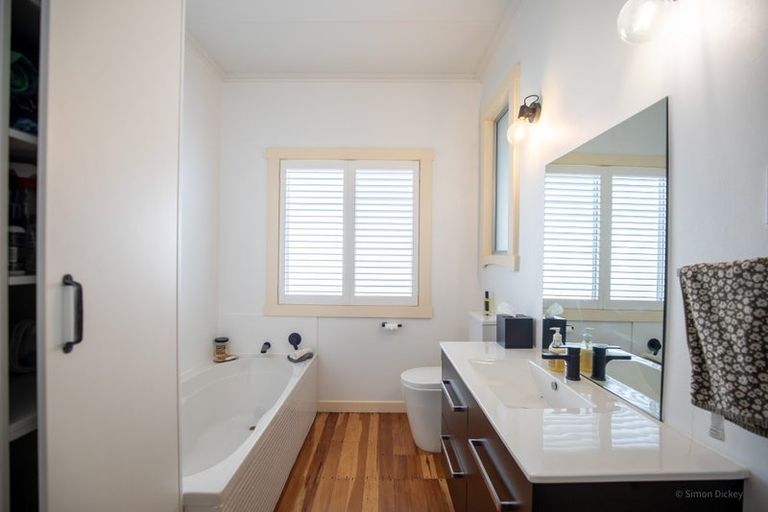 Photo of property in Wallis Street, Raglan, 3225