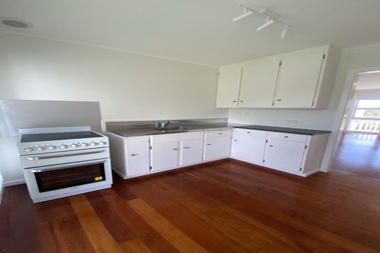 Photo of property in 2/38 Holland Road, Hillcrest, Auckland, 0627