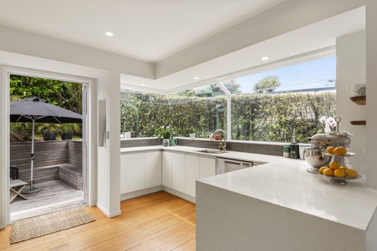 Photo of property in 40 Peter Terrace, Castor Bay, Auckland, 0620