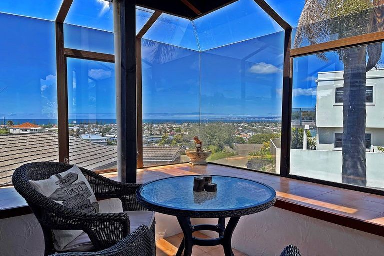 Photo of property in 30a Enfield Road, Hospital Hill, Napier, 4110