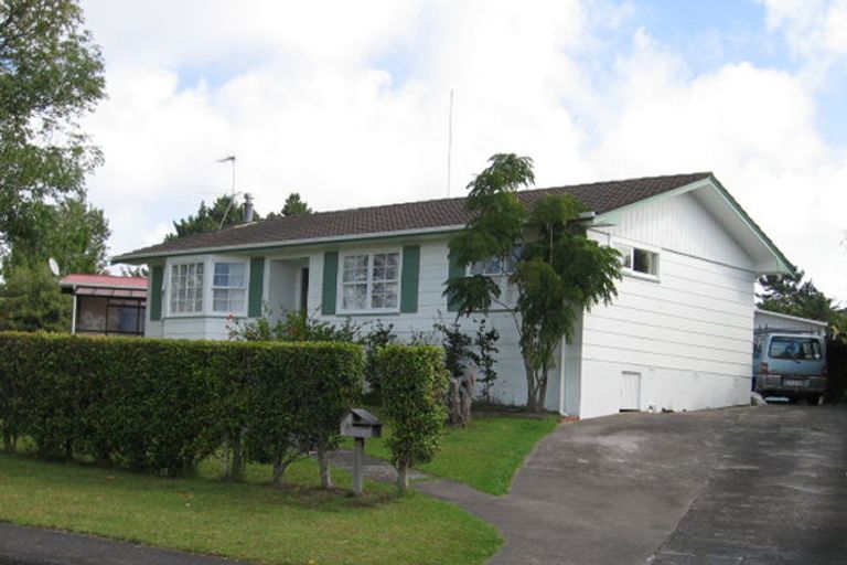 Photo of property in 8 Pipitea Place, Massey, Auckland, 0614