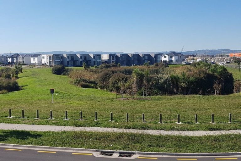 Photo of property in 9 Karokaro Road, Takanini, 2112