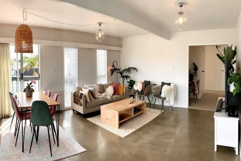 Photo of property in 1/23 Hart Road, Hauraki, Auckland, 0622