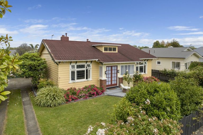 Photo of property in 15 Rainforth Street, Roslyn, Palmerston North, 4414