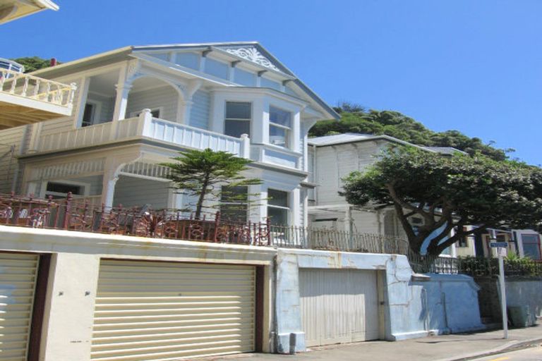 Photo of property in 194 Oriental Parade, Oriental Bay, Wellington, 6011