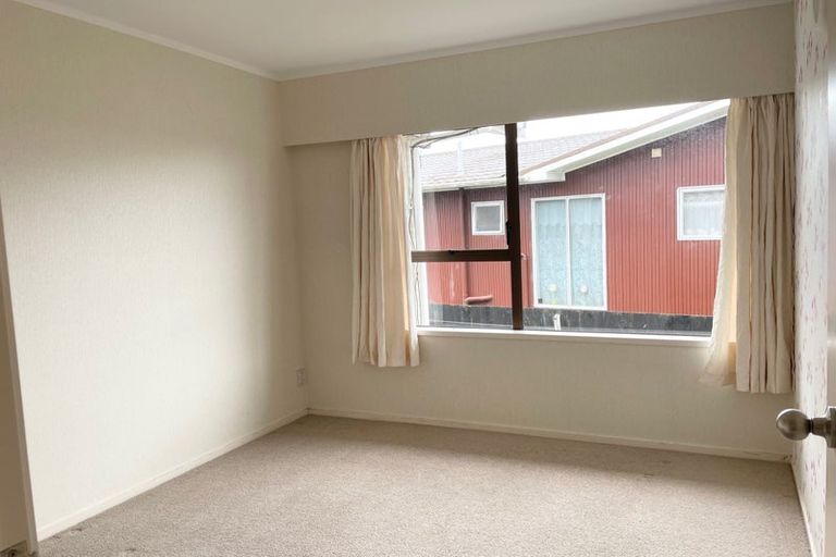 Photo of property in 72 Gossamer Drive, Pakuranga Heights, Auckland, 2010