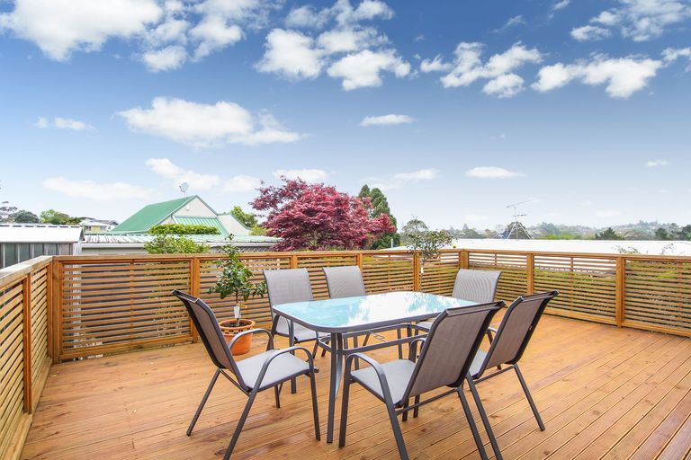 Photo of property in 10 Stottholm Road, Titirangi, Auckland, 0604