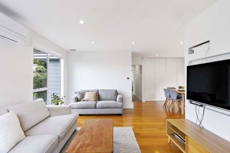 Photo of property in 35 Finn Place, Totara Vale, Auckland, 0629