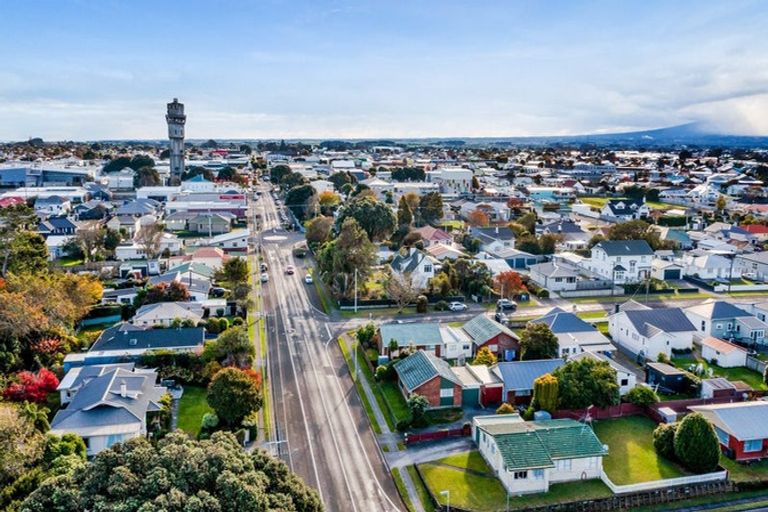 Photo of property in 16 High Street, Hawera, 4610