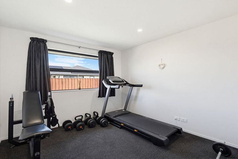 Photo of property in 10 Shillingford Boulevard, Rolleston, 7615