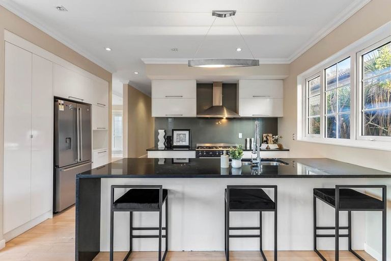 Photo of property in 260 Schnapper Rock Road, Schnapper Rock, Auckland, 0632