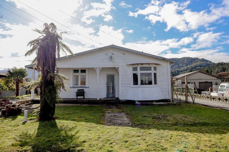 Photo of property in 9 Ohau Street, Dobson, Greymouth, 7805