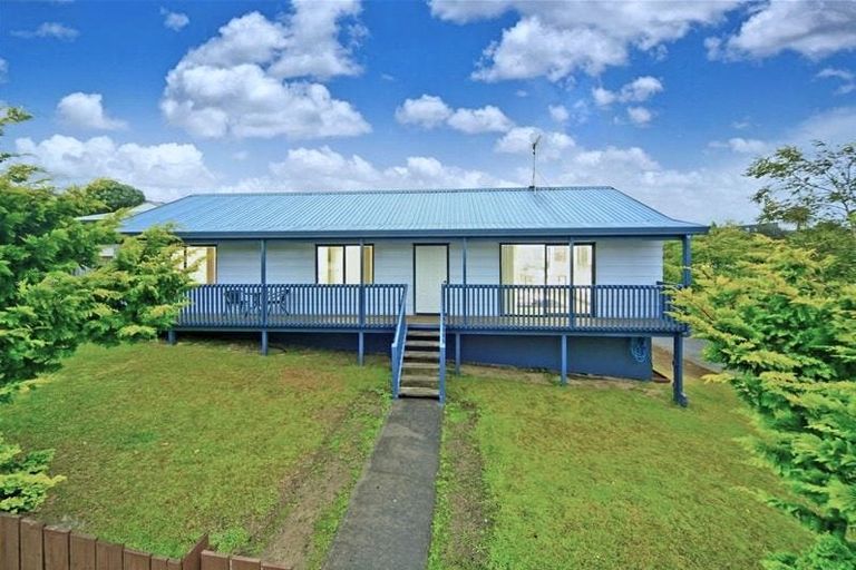 Photo of property in 106 Unsworth Drive, Unsworth Heights, Auckland, 0632