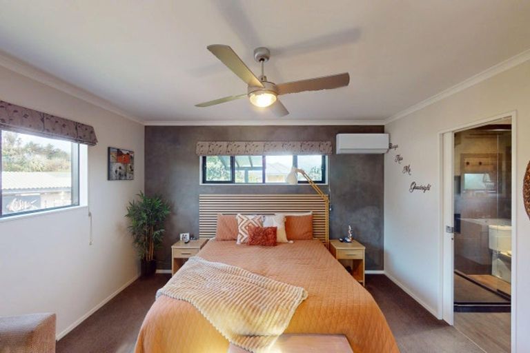 Photo of property in 46 Kent Avenue, Waitarere Beach, Levin, 5510