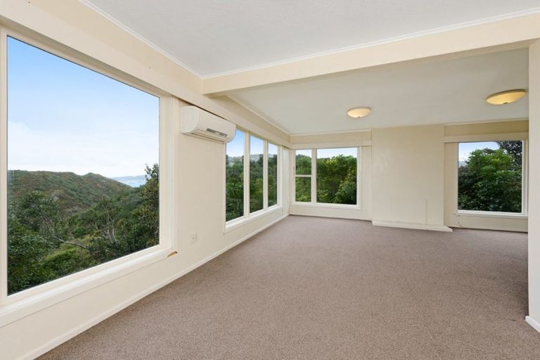 Photo of property in 46 Miles Crescent, Newlands, Wellington, 6037