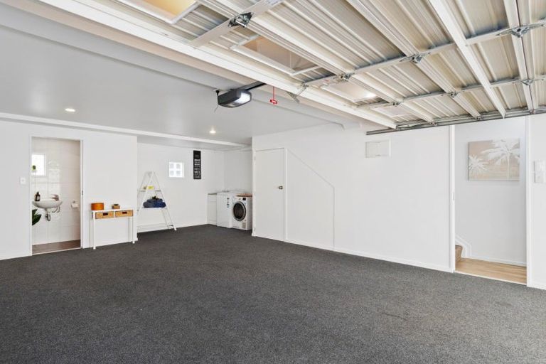 Photo of property in 2/6 Marine Parade, Mount Maunganui, 3116