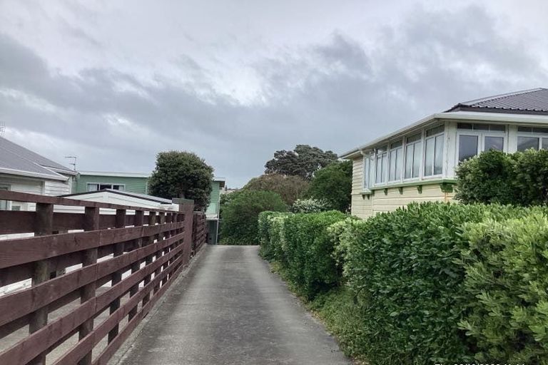 Photo of property in 7 Terrace Road, Titahi Bay, Porirua, 5022