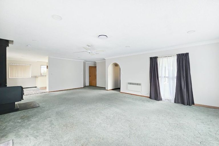 Photo of property in 18 Regency Crescent, Redwood, Christchurch, 8051