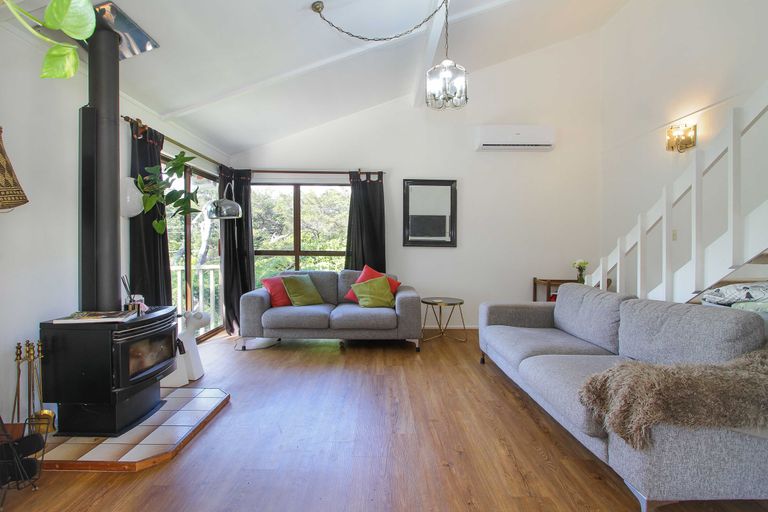 Photo of property in 2/39 Brunton Place, Glenfield, Auckland, 0629