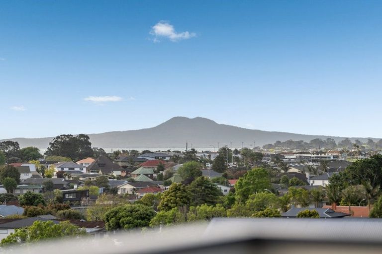 Photo of property in 2/32 Gills Road, Bucklands Beach, Auckland, 2014