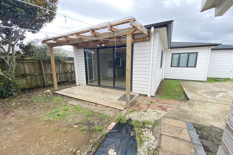 Photo of property in 5 Tawa Road, Te Atatu Peninsula, Auckland, 0610