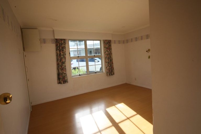 Photo of property in 27 Dunk Place, Milson, Palmerston North, 4414