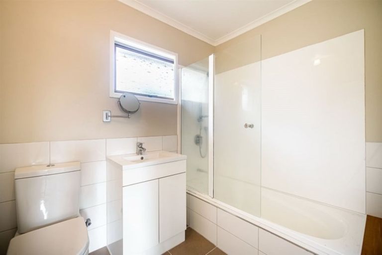 Photo of property in 2/40a Blakeborough Drive, Forrest Hill, Auckland, 0620