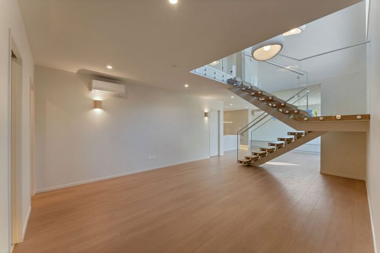 Photo of property in 318 Swanson Road, Henderson, Auckland, 0610