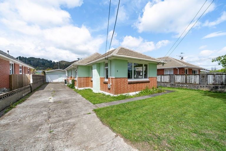 Photo of property in 5 Seddon Street, Wallaceville, Upper Hutt, 5018
