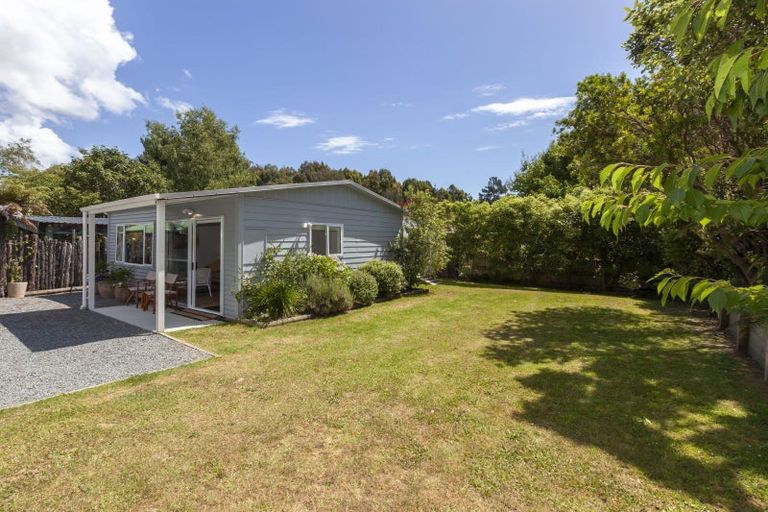 Photo of property in 190 Main Road South, Raumati South, Paraparaumu, 5032