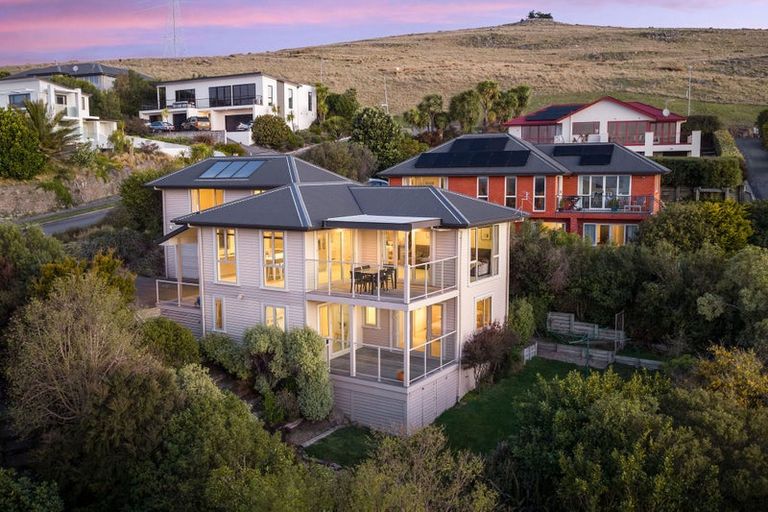Photo of property in 5 Signal Hill Road, Mount Pleasant, Christchurch, 8081