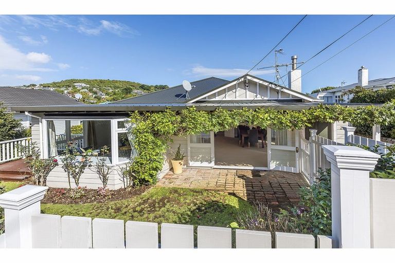 Photo of property in 20 Lucknow Terrace, Khandallah, Wellington, 6035