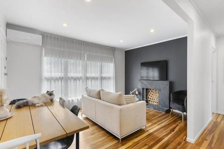 Photo of property in 1/60 Hillcrest Avenue, Hillcrest, Auckland, 0627