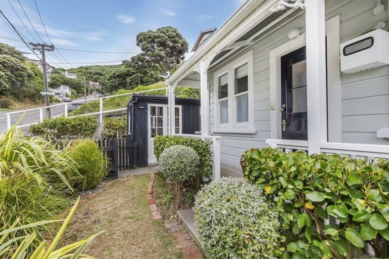 Photo of property in 8a Hungerford Road, Lyall Bay, Wellington, 6022