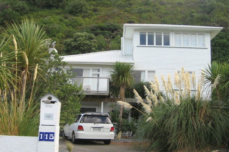 Photo of property in 115 Breaker Bay Road, Breaker Bay, Wellington, 6022