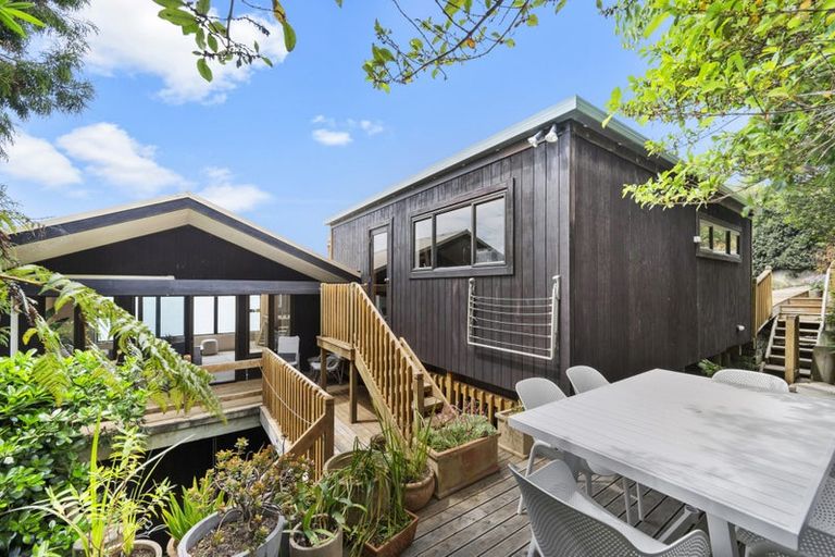 Photo of property in 38 Napier Street, Karaka Bays, Wellington, 6022
