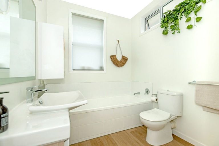 Photo of property in 23 Moana Road, Okitu, Gisborne, 4010