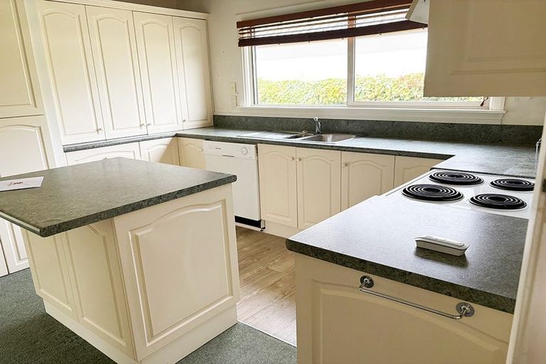 Photo of property in 102 Wairakei Road, Bryndwr, Christchurch, 8052