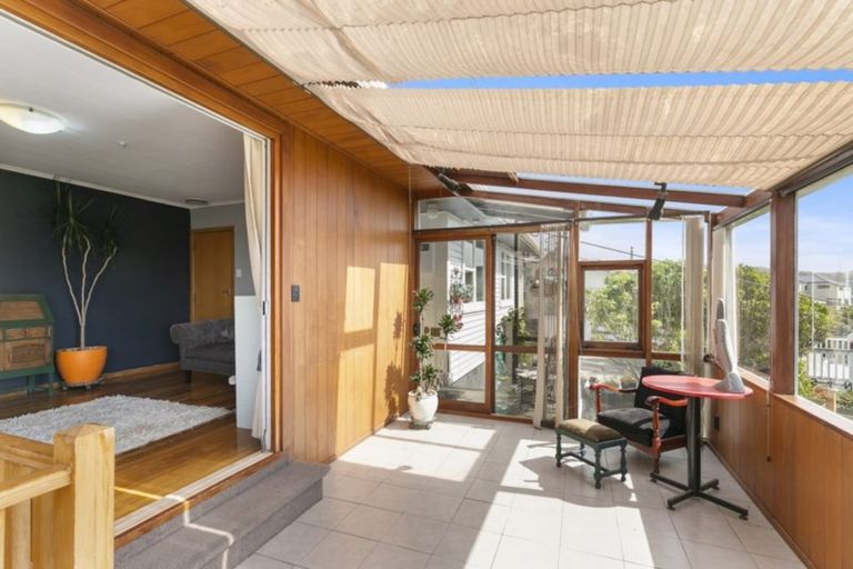 Photo of property in 13 Paparangi Crescent, Paparangi, Wellington, 6037