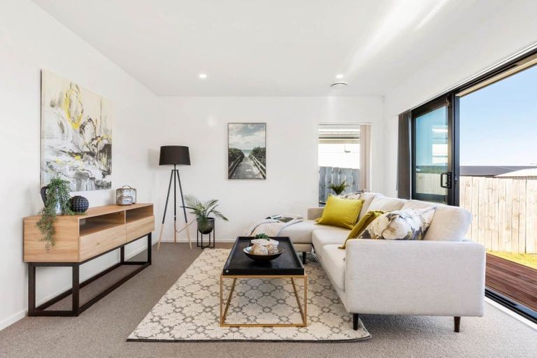 Photo of property in 7 Opouatu Avenue, Glenbrook, 2681