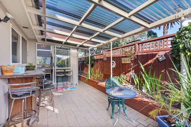 Photo of property in 37 Roys Road, Weymouth, Auckland, 2103